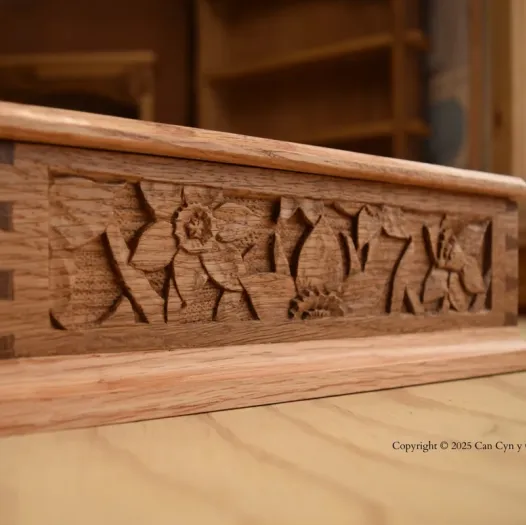 Oak box, depicting beautiful hand carved daffodils