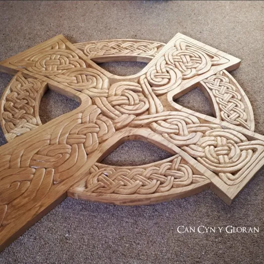 An oak carved Celtic cross of Saint Lawrence's church, replicated by Cân Cŷn y Gloran